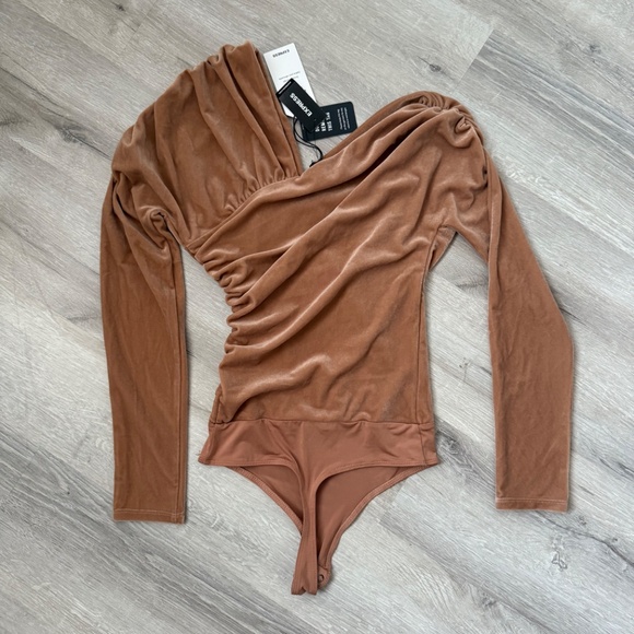 EXPRESS Women’s Camel Bodysuit & Skirt Velour Set Size XS NWT - Picture 7 of 11
